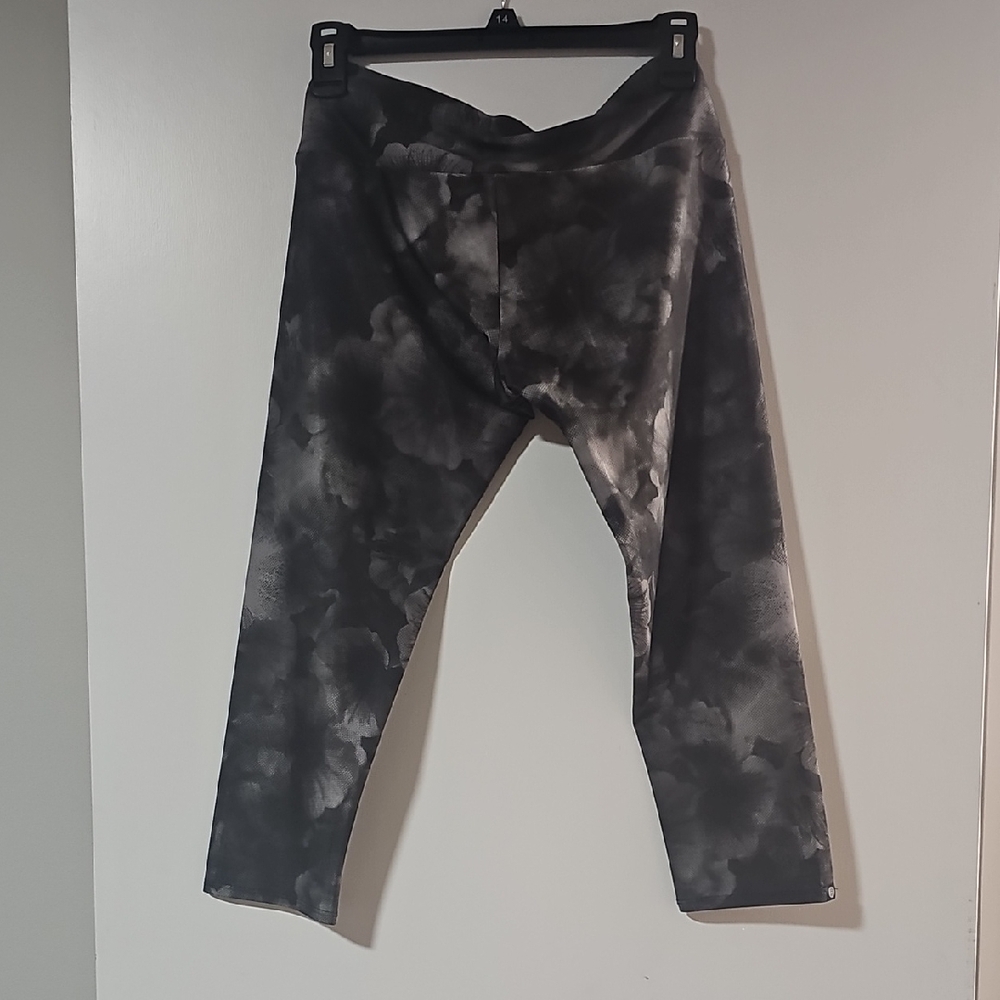 Onzie Gray Floral Leggings - Picture 3 of 3